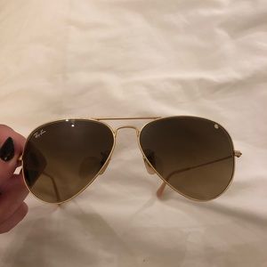 Tan Ray-Ban Aviators